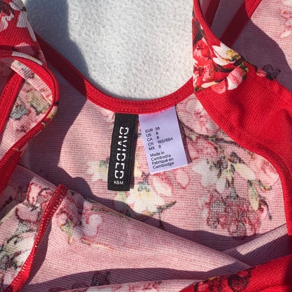 3/$30 - H&M Red Flowered Mini Dress - Size 8 - Picture 9 of 10